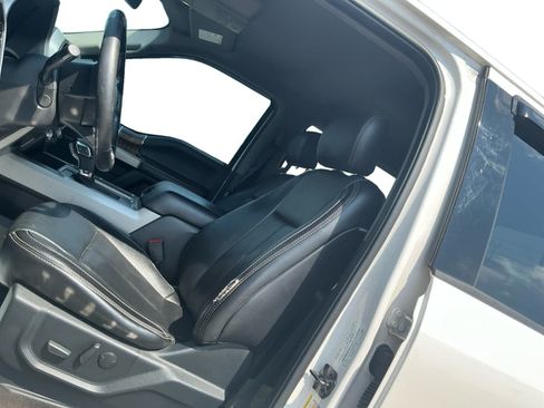 Used 2019 Ford F150 Lariat w/ Equipment Group 502A Luxury AWD/4WD image 9