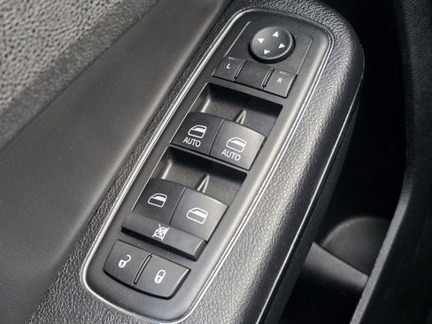 Used 2014 Chrysler 300 S image 15