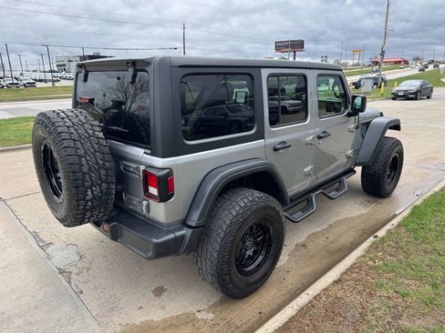Used 2018 Jeep Wrangler Unlimited Rubicon image 5