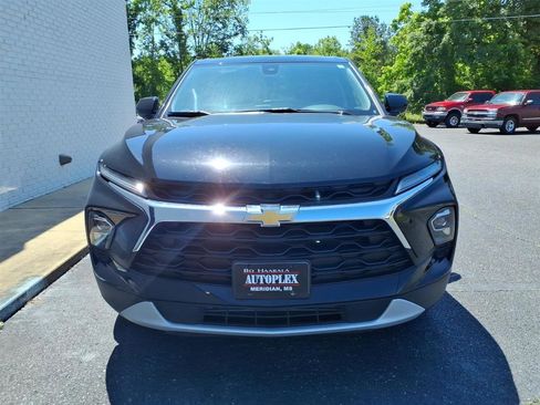 Used 2025 Chevrolet Blazer LT AWD/4WD image 2