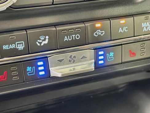 Used 2025 Ford F150 Lariat w/ Equipment Group 502A High AWD/4WD image 21