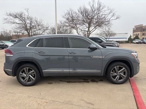 Used 2024 Volkswagen Atlas Cross Sport SEL R-Line image 4