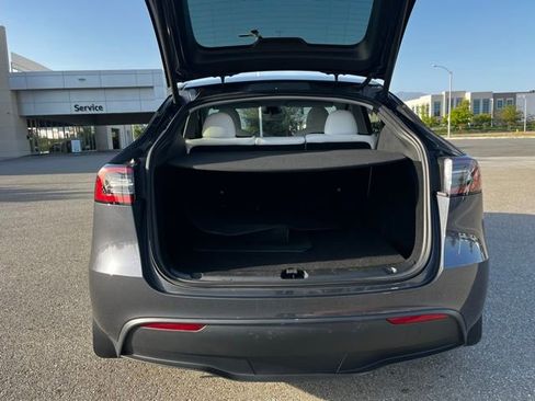 Used 2023 Tesla Model Y Long Range AWD/4WD image 30