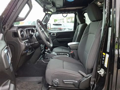 Used 2023 Jeep Wrangler Unlimited w/ Sun & Screen Package AWD/4WD image 13