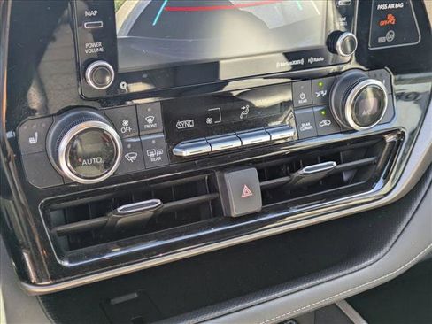 Used 2022 Toyota Highlander XLE image 16