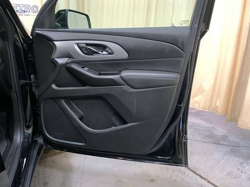 Used 2023 Chevrolet Traverse LT AWD/4WD image 11