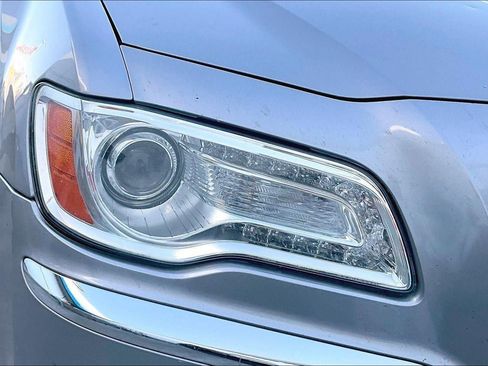 Used 2014 Chrysler 300 image 23
