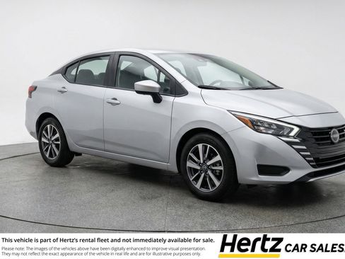 Used 2025 Nissan Versa SV image 1