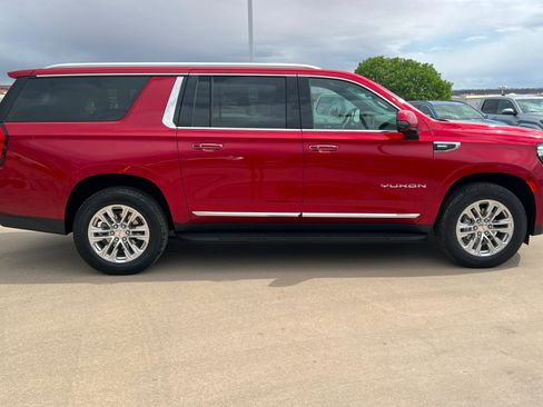 Used 2024 GMC Yukon XL SLT w/ SLT Luxury Package AWD/4WD image 7