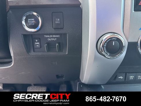 Used 2021 Toyota Tundra Limited w/ Limited Premium Package AWD/4WD image 39