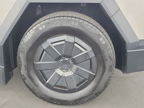 Used 2024 Tesla Cybertruck Cyberbeast AWD/4WD image 25