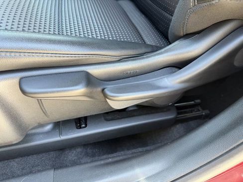 Used 2025 Chevrolet Trax LT FWD image 25