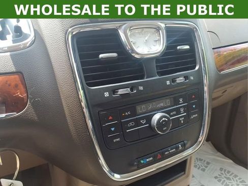 Used 2012 Chrysler Town & Country Touring FWD image 19
