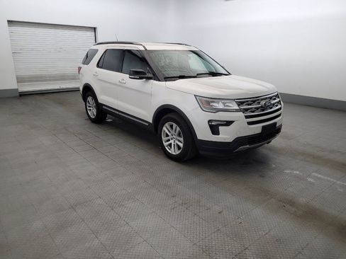 Used 2018 Ford Explorer XLT w/ Equipment Group 202A AWD/4WD image 13