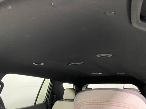 Certified 2025 Chevrolet Traverse LT image 24