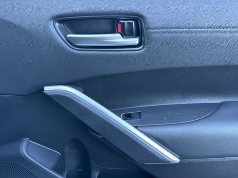 Certified 2023 Toyota Corolla Cross XLE image 24