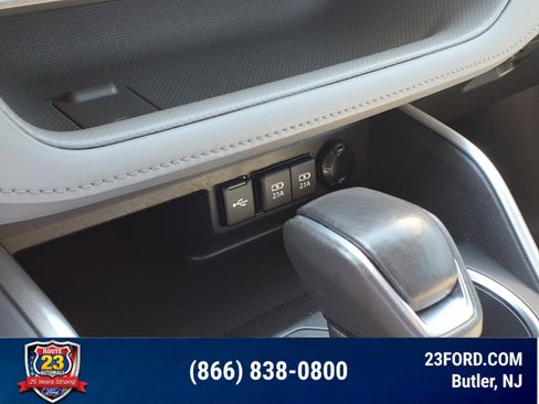 Used 2021 Toyota Highlander XLE AWD/4WD image 18