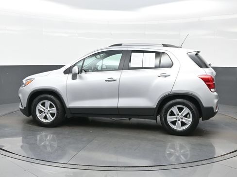 Used 2018 Chevrolet Trax LT w/ Driver Confidence Package FWD image 3