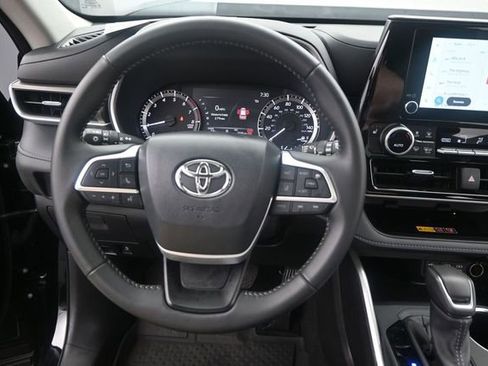 Used 2026 Toyota Highlander XLE AWD/4WD image 7