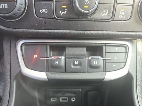 Used 2023 GMC Terrain SLE w/ Driver Convenience Package image 27