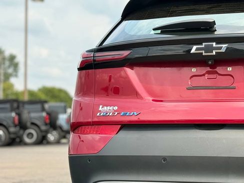 Used 2022 Chevrolet Bolt EUV LT w/ Comfort Package FWD image 33