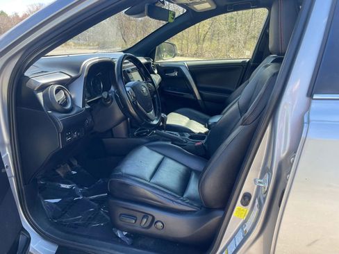 Used 2018 Toyota RAV4 SE w/ Power Extra Value Package AWD/4WD image 10