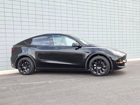 Used 2023 Tesla Model Y Long Range AWD/4WD image 6