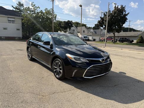 Used 2018 Toyota Avalon XLE FWD image 1