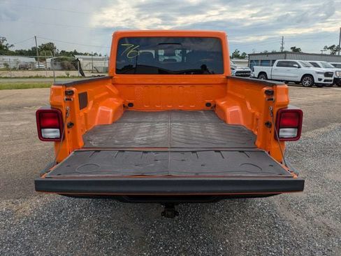 Used 2025 Jeep Gladiator Sport AWD/4WD image 13