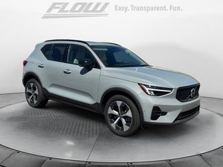 Used 2025 Volvo XC40 B5 Plus video 1