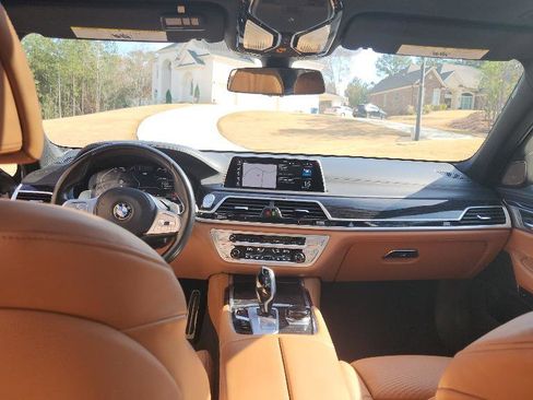 Used 2022 BMW 750i xDrive w/ Executive Package image 33