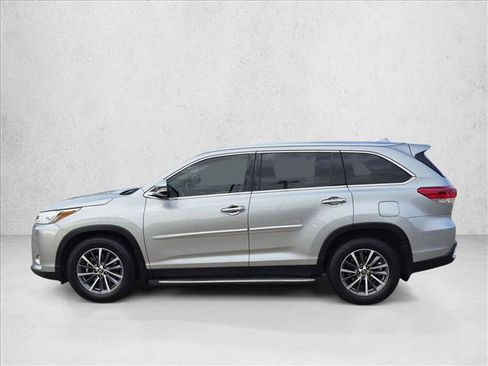 Used 2019 Toyota Highlander XLE FWD image 5
