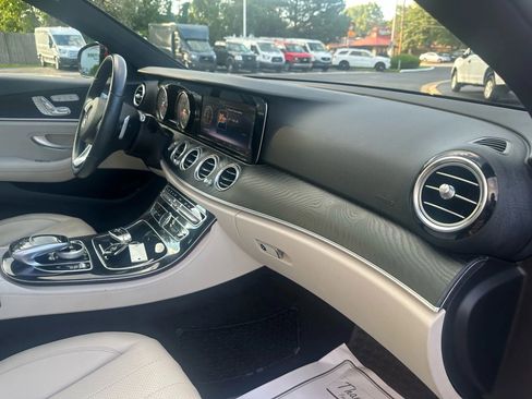 Used 2017 Mercedes-Benz E 300 4MATIC image 29