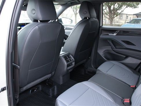 New 2026 Volkswagen Tiguan SE R-Line image 30