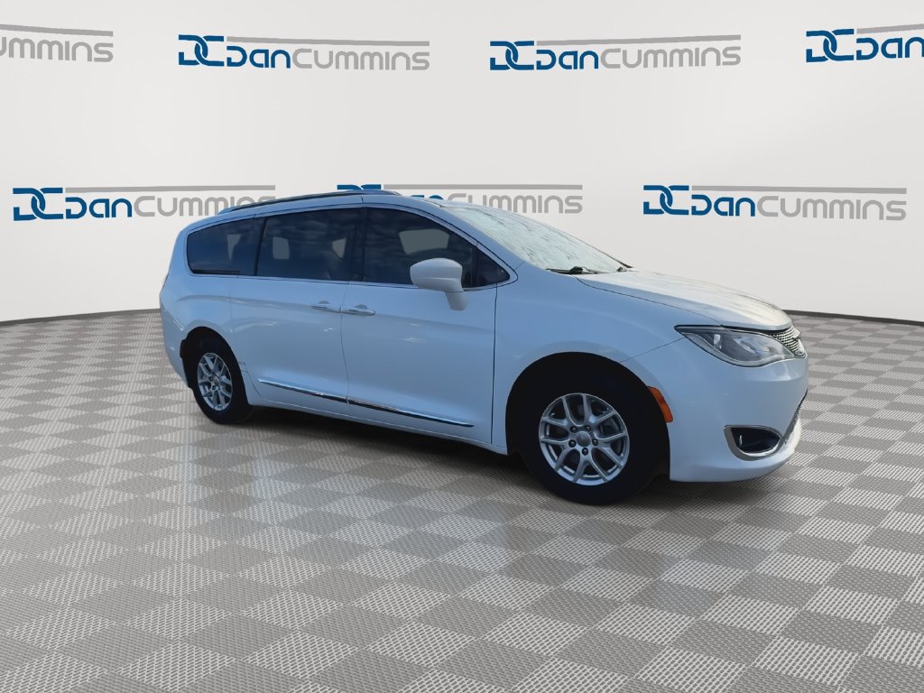 Used 2020 Chrysler Pacifica Touring-L FWD image 2