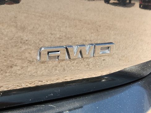 Used 2021 GMC Terrain SLT w/ Elevation Edition image 9