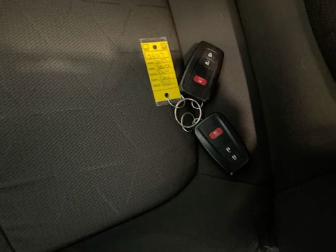 Certified 2022 Toyota RAV4 XLE image 26