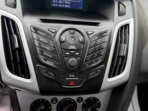 Used 2014 Ford Focus SE w/ SE Sport Package FWD image 36