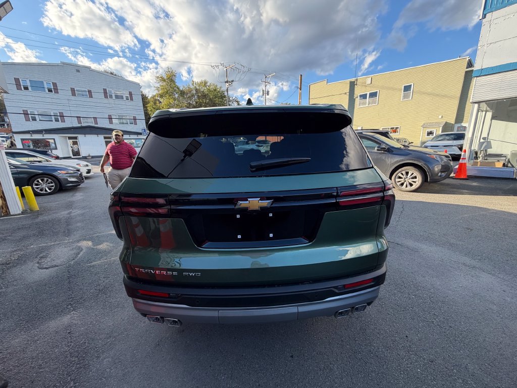 New 2027 Chevrolet Traverse LT AWD/4WD image 4