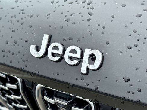 Used 2021 Jeep Grand Cherokee L Summit AWD/4WD image 10