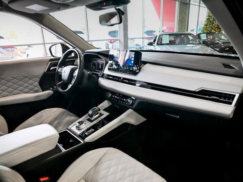 Used 2024 Mitsubishi Outlander SEL Black Edition image 30