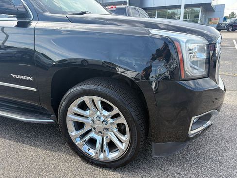 Used 2017 GMC Yukon SLT w/ Premium Edition AWD/4WD image 11