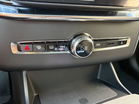 New 2026 Volvo XC90 B6 Plus w/ Protection Package Premier image 19