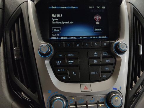 Used 2017 Chevrolet Equinox LT image 25