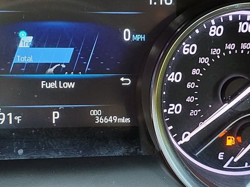 Used 2020 Toyota Camry XLE image 28