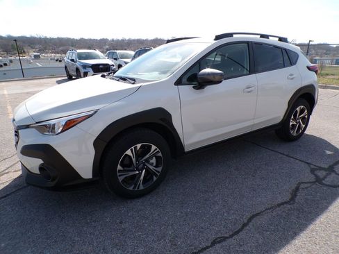 Used 2025 Subaru Crosstrek 2.0i Premium image 2