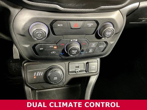 Used 2019 Jeep Renegade Limited w/ LED Lighting Group AWD/4WD image 14
