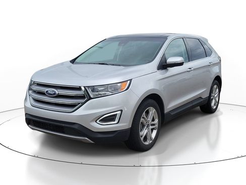 Used 2018 Ford Edge Titanium w/ Equipment Group 301A AWD/4WD image 2