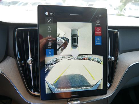 New 2026 Volvo XC60 B5 Plus w/ Protection Package Premier image 10