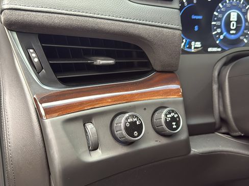 Used 2018 Cadillac Escalade Luxury image 13